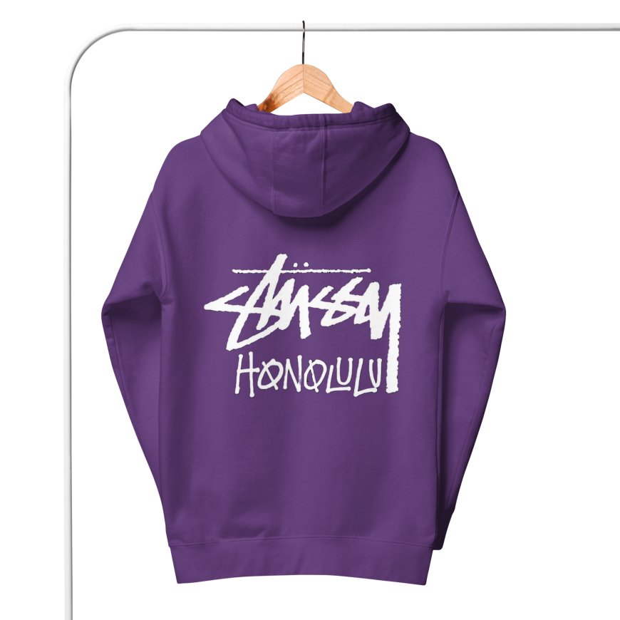 Statements Embracing the Oversized Hoodie Trend