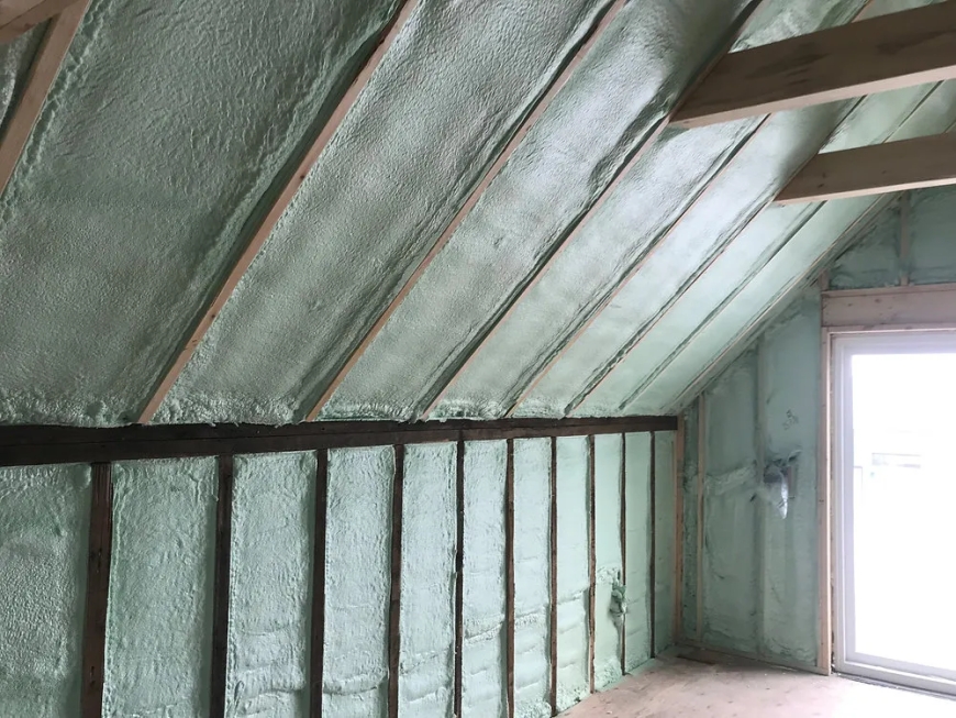 The Benefits of Closed-Cell Spray Foam for Bellevue's Energy Efficiency