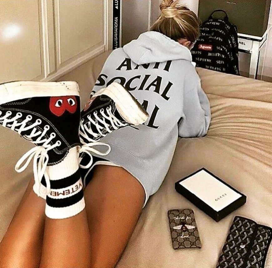 Why CDG Hoodie UK Is the Streetwear Fashion Everyone’s Talking About