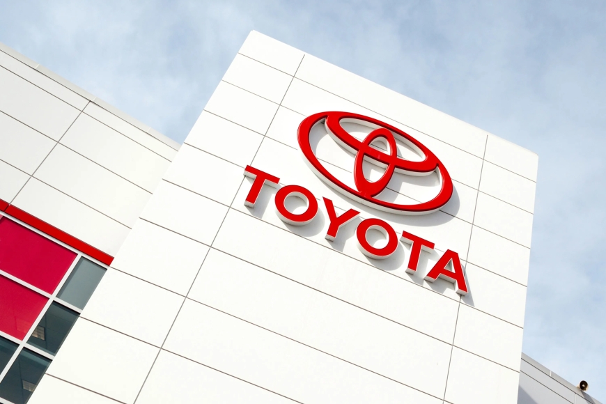 Expert Advice Awaits: Navigating Toyota Dealers in West Delhi for a Confident Purchase