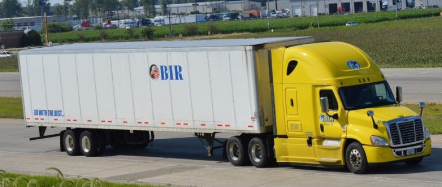 Top Trucking Industry Trends in 2025: What Customers Should Know Before Choosing a Transport Trucking Company